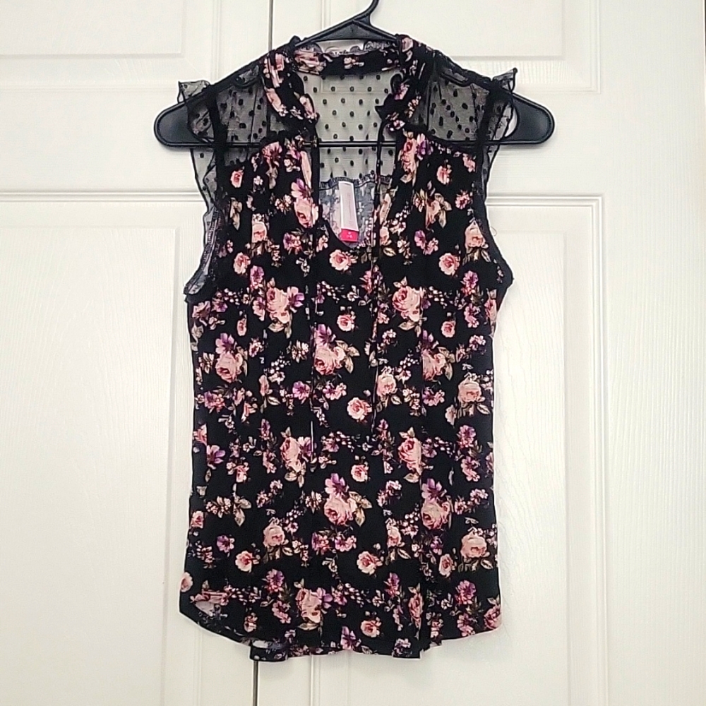 Womens top sz, Medium,  floral with lace